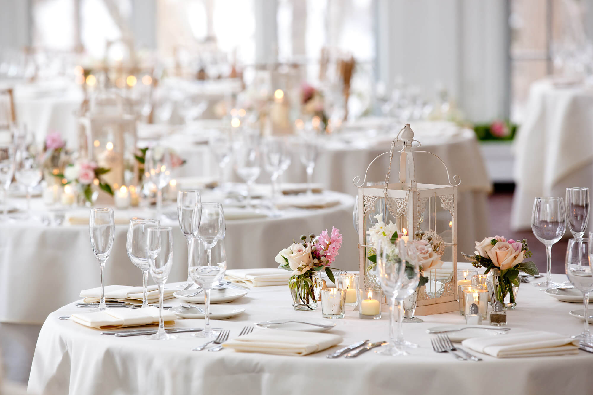 Des astuces pour réaliser son plan de table de mariage | jourdefete.com