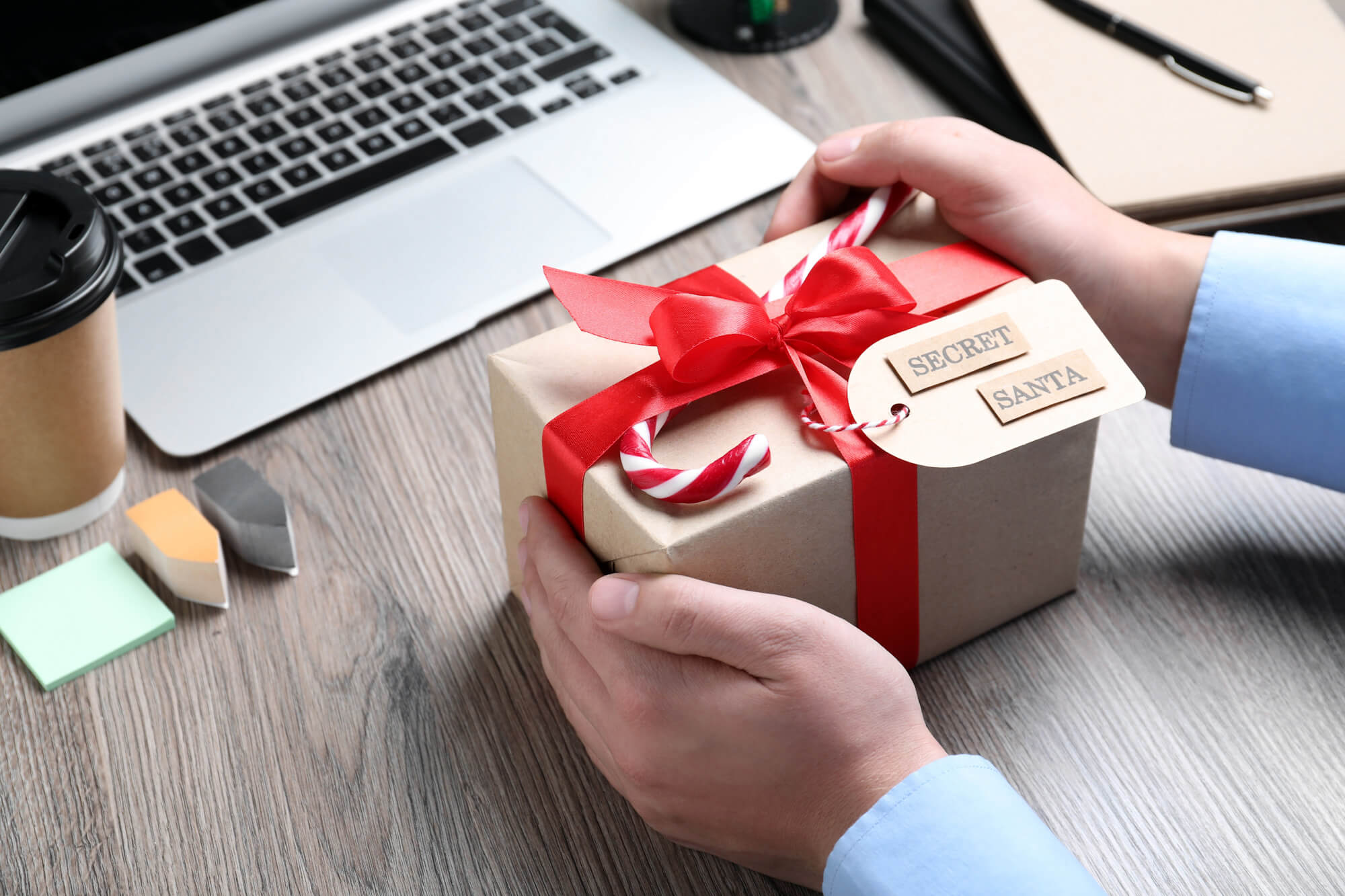 Des idées cadeaux pour le Secret Santa à offrir à votre collègue | jourdefete.com