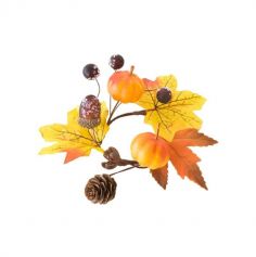 Une couronne de table avec de nombreuses décos d'automne | jourdefete.com