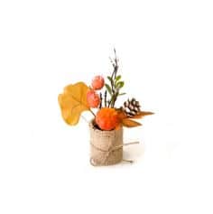 Une jolie décoration automnale contenue dans un pot en jute | jourdefete.com