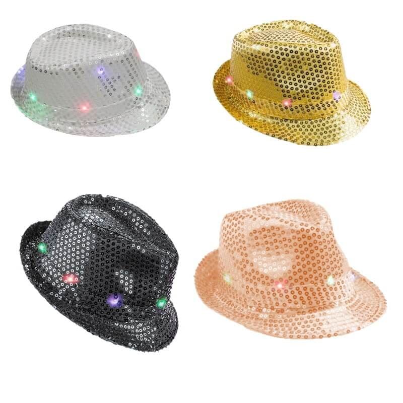 Achetez Chapeau à paillettes et LED en ligne ICI