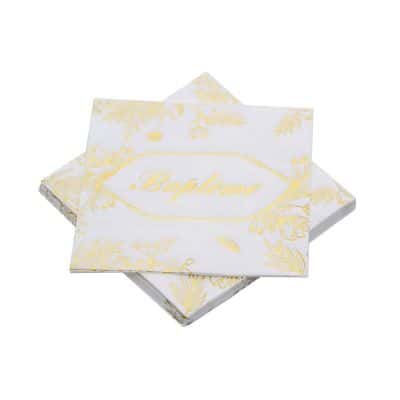 Disposez ces serviettes blanches et dorées sur la table de baptême de votre enfant | jourdefete.com